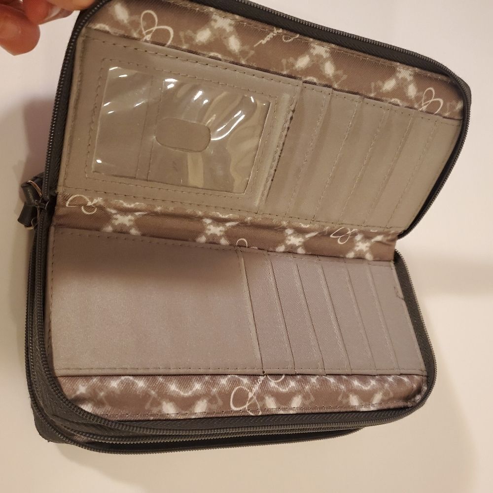 Jessica Simpson wallet - Picture 14 of 14